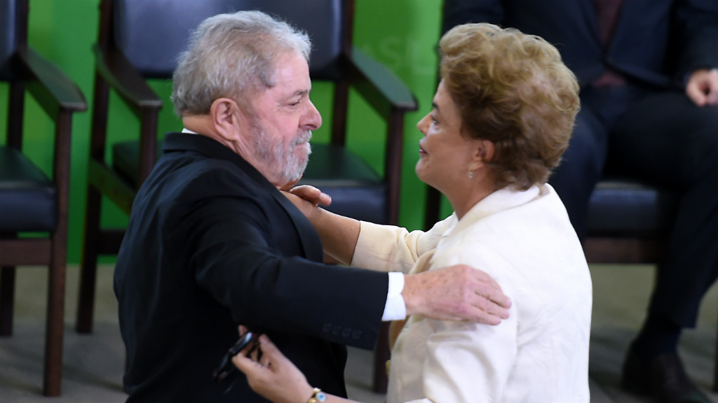 الرئيسة البرازيلية ديلما روسيف والرئيس السابق لولا دا سيلفا