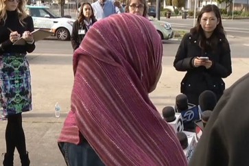 طالبة مسلمة في أميركا تتعرض للاعتداء بسبب حجابها: الإرهاب لا يمثلني