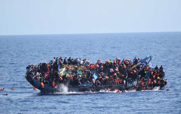 غرق مهاجرين في البحر