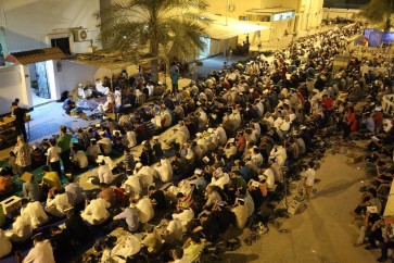 البحرينيون يحيون ليلة القدر الكبرى أمام منزل الشيخ عيسى قاسم
