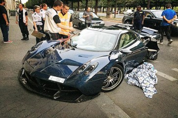 ثري سعودي يُحطِّم سيارته الفارهة في باريس “النسخة الوحيدة في العالم”