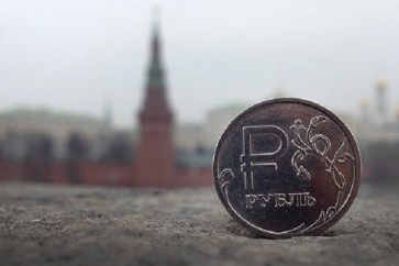 الروبل الروسي يتجه ليصبح أحد أفضل العملات عالميا