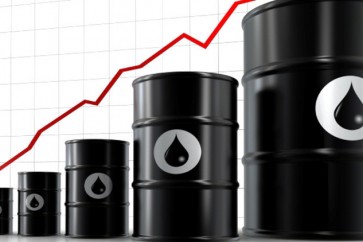 النفط يرتفع مع استمرار التركيز على احتمال خفض الإنتاج
