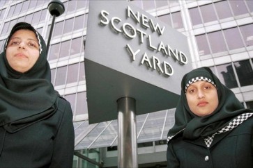 شرطة العاصمة في لندن أول قوة شرطة في بريطانيا تقر الحجاب زيا رسميا