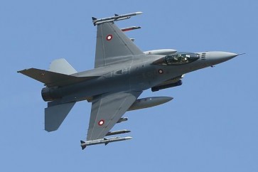 مقاتلة F-16 تنقذ طيارها بعد فقدان وعيه بالجو