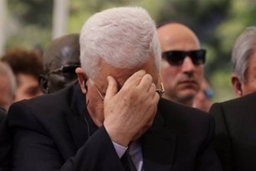 محمود عباس يبكي شيمون بيريز في جنازة الأخير