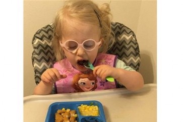 طفلة تعاني مرضاً نادراً يجعلها تأكل باستمرار
