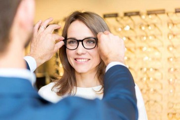 الالتزام باستخدام النظارة يؤدي إلى تحسن في حدة الإبصار