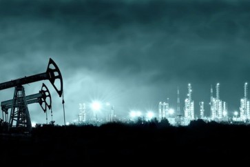 النفط يستقر قبيل اجتماع أوبك لبحث خفض الإنتاج