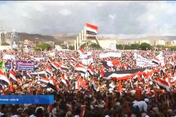 مسيرة غير مسبوقة في صنعاء في الذكرى الثانية للصمود بوجه العدوان