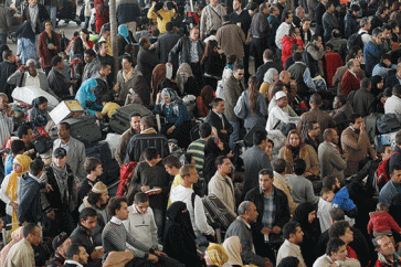 يمثل سكان القاهرة الكبرى ربع سكان مصر الذين يبلغ عددهم نحو 92 مليون نسمة