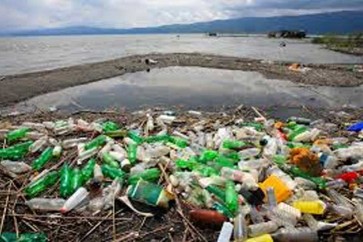 المحيط الشمالي يلتقط النفايات البلاستيكية من الأطلسي