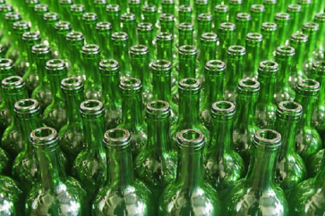 بطاريات مصنوعة من الزجاجات المعاد تدويرها أقوى بـ 4 أضعاف من التقليدية
