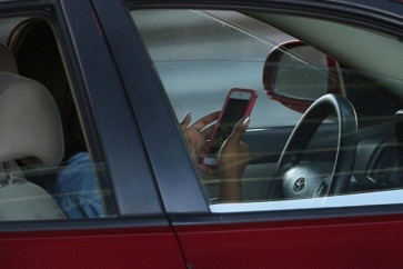 تطبيق يغنيك عن استخدام هاتفك أثناء القيادة