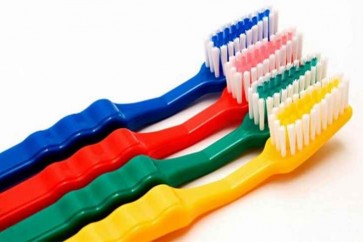 يجب تغيير فرشاة الأسنان بانتظام لتجنب هذه الامراض