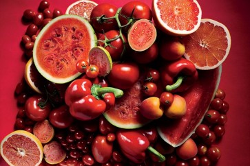 الفاكهة الحمراء تحتوي على مركبات تسمى الفلافونويدات