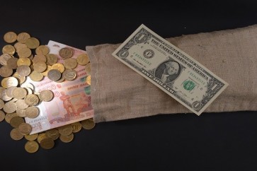 الروبل يصعد أمام الدولار واليورو