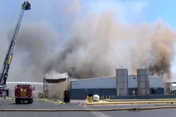 حريق ضخم داخل مصنع في كاليفورنيا