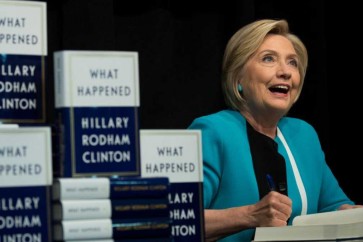 هيلاري.. فشلت سياسيا ونجحت بسوق الكتب