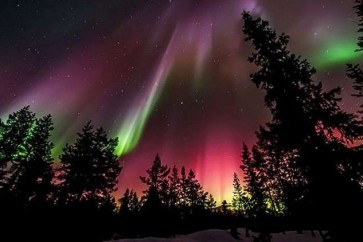 الشفق القطبي يزين السماء عقب الانفجار الشمسي