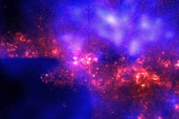 الأشعة الكونية هي شظايا ذرية تملأ الفضاء بكميات متفاوتة