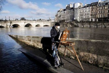 استعداد في باريس لمواجهة مياه السين التي تواصل ارتفاعها ببطء