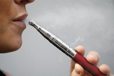 هيئة صحية تصف السجائر الإلكترونية كعلاج للإقلاع عن التدخين