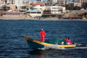 الاحتلال يستهدف المزارعين والصيادين في غزة