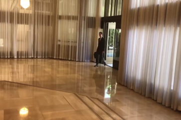 الرئيس الاسد يدخل القصر الرئاسي