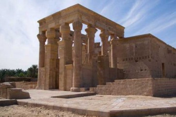 العثور على معبد يوناني روماني قرب واحة سيوة المصرية