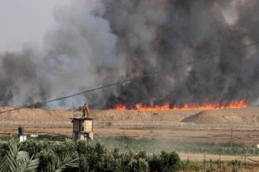 الطائرات الورقية تتسبب في حرائق في الحقول الزراعية في المستوطنات