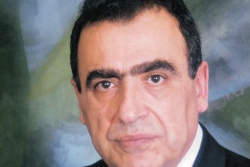 الوزير السابق محمود حمود