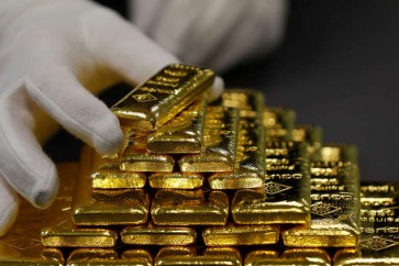 الذهب يرتفع مع تراجع الدولار ويسجل ثالث أسبوع من المكاسب