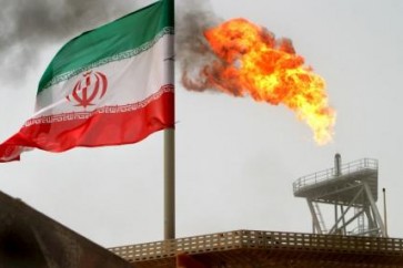 "استثناءات" النفط الإيراني تهبط بالأسعار