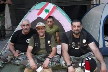 العسكريون المتقاعدون نصبوا خيمة أمام مبنى الواردات