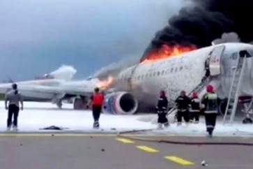 إصابة 10 ركاب في هبوط اضطراري لطائرة مدنية روسية بضواحي موسكو