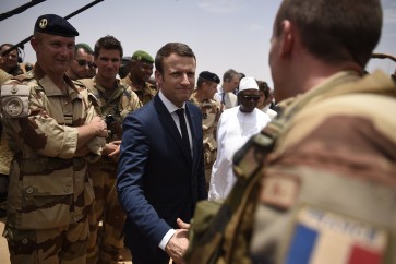 French President Emmanuel Macron visits French troops in Africa's Sahel region in Gao, northern Mali, 19 May 2017. REUTERS/Christophe Petit Tesson/Pool
