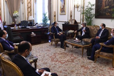 الوزير وليد فياض يلتقي في القاهرة رئيس مجلس الوزراء المصري
