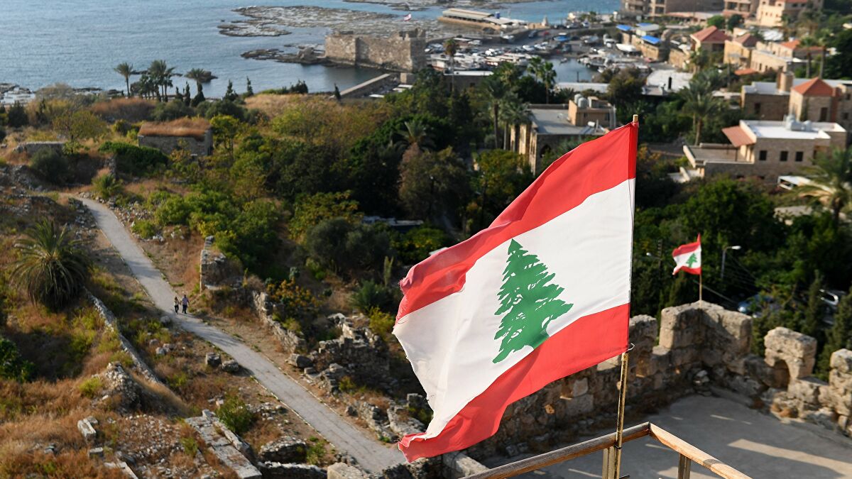 علم لبنان-