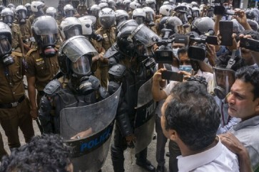 احتجاجات سريلانكا تخلف أكثر من 100 مصاب