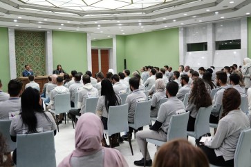 الرئيس بشار الأسد يلتقي 100 شاب وشابة من طلبة الجامعات السورية المشاركين في الجلسات الشبابية الحوارية