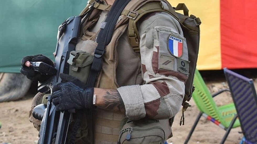 أفراد الجيش الفرنسي يتضورون جوعاًُ ويعانون الصقيع والبقّ في رومانيا