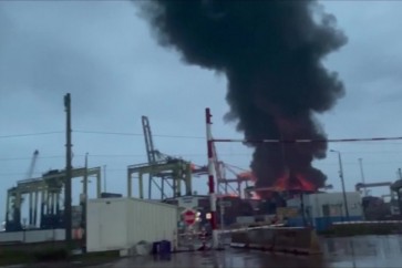 حريق كبير في ميناء إسكندرون في إقليم هاتاي المطلّ على البحر المتوسط جنوب تركيا