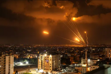 رشقة صواريخ من غزة تطلق على مستوطنات الكيان المؤقت