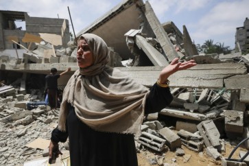 صرخة فلسطينية غزاوية فقدت بيتها وعائلتها في قصف الاحتلال في قطاع غزة