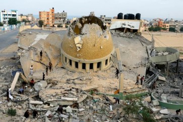 المساجد أحد أهداف الاحتلال في غزة (رويترز)