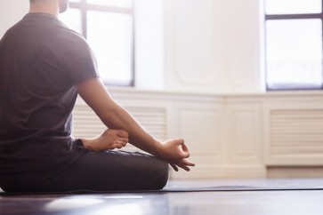 Close,Up,Men,Hands,,Back,View.,Young,Men,Do,Yoga