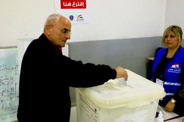 منسى ادلى بصوته